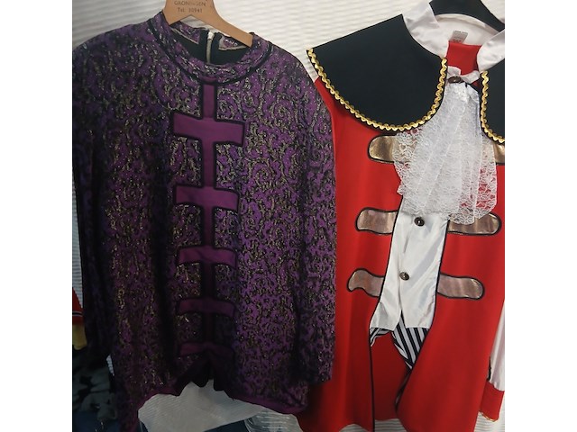 Ca. 44x diverse middeleeuwse/ ridderkleding - afbeelding 9 van  10