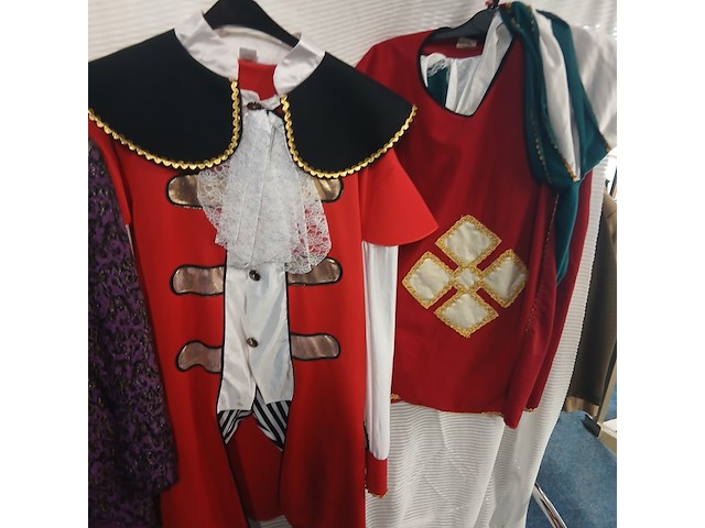 Ca. 44x diverse middeleeuwse/ ridderkleding - afbeelding 10 van  10