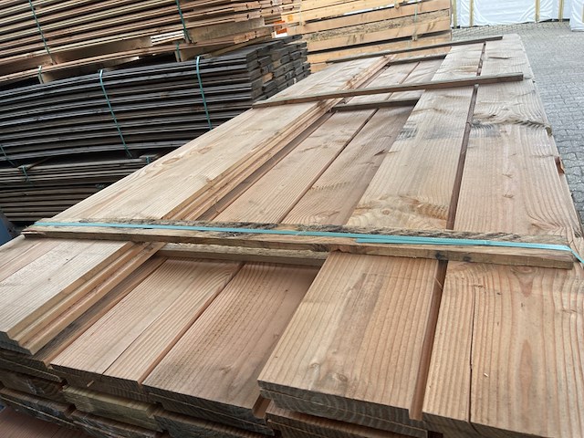 Ca. 44x douglas zweeds rabat, 26x190mm, lengte 300cm - afbeelding 1 van  3
