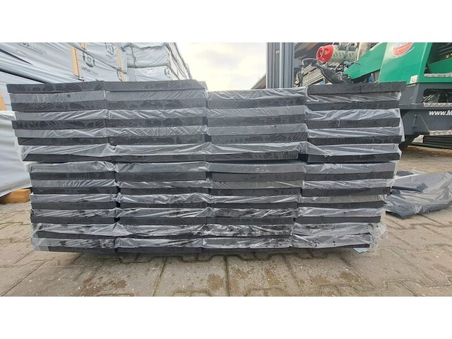 Ca. 44x vuren boeidelen zwart gecoat, 22x245mm, lengte 540cm - afbeelding 2 van  3
