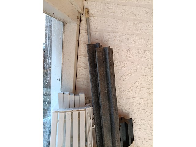 Ca. 45-50 afrasteringpalen en afrasteringsmateriaal, gallagher en pulsara - afbeelding 7 van  16