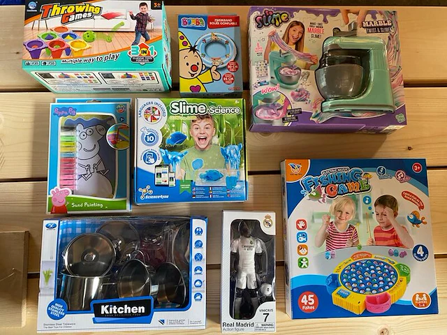 Ca. 452x speelgoed en handelsgoederen, lego. peppa pig, xshot - afbeelding 1 van  8