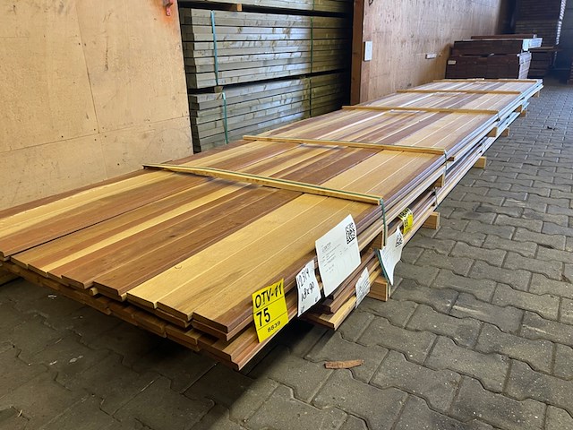 Ca. 45x guyana ipé country grade planken geschaafd, 18x90mm, lengte 550cm - afbeelding 2 van  3