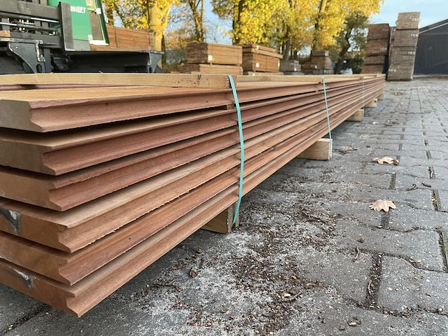 Ca. 45x massaranduba damwand-/ paardenbox profiel, 28x195mm, lengte 300cm - afbeelding 2 van  4