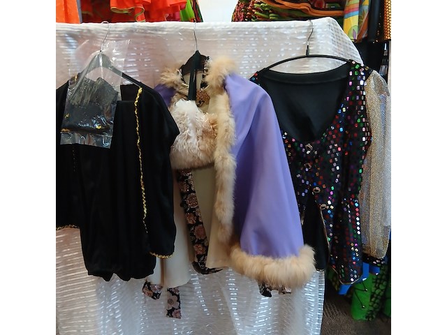 Ca. 45x oosterse outfits - afbeelding 10 van  14
