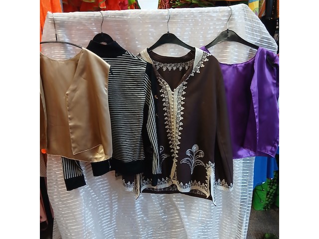Ca. 45x oosterse outfits - afbeelding 13 van  14