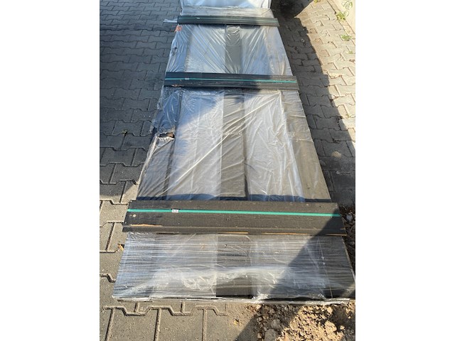 Ca. 45x thermo vuren channelsiding zwart gecoat, 18x142mm, lengte 300cm - afbeelding 1 van  3