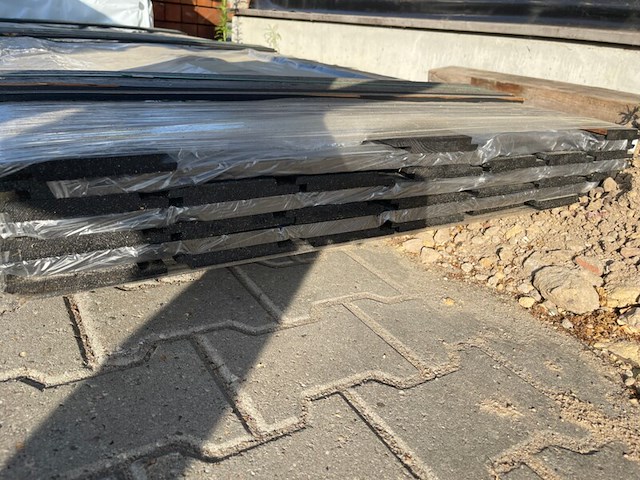 Ca. 45x thermo vuren channelsiding zwart gecoat, 18x142mm, lengte 300cm - afbeelding 3 van  3