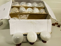 Ca. 45x volle doos met seleniet bol 8 cm, wit - afbeelding 1 van  5