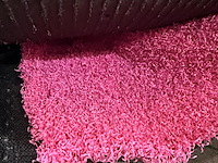 Ca. 46m2 kunstgras, 10 mm hoog, roze - afbeelding 1 van  2