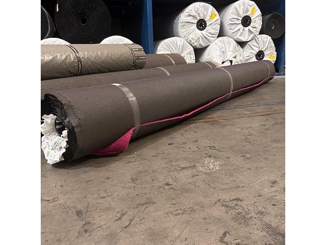Ca. 46m2 kunstgras, 10 mm hoog, roze - afbeelding 2 van  2