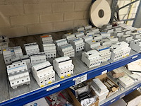 Ca. 46x diverse installatie automaten o.a. hager, eaton etc. - afbeelding 1 van  5
