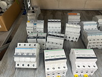 Ca. 46x diverse installatie automaten o.a. hager, eaton etc. - afbeelding 3 van  5