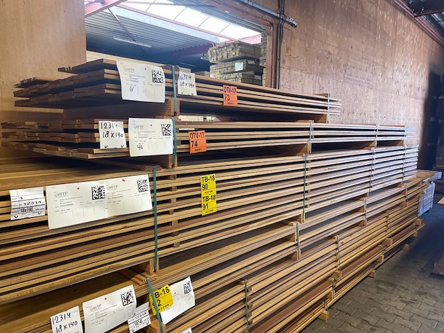 Ca. 46x guyana ipé country grade planken geschaafd, 18x140mm, lengte 400cm - afbeelding 3 van  3