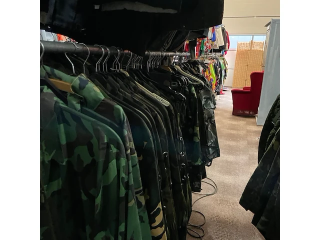 Ca. 46x leger kleding feestversie - afbeelding 1 van  3