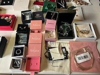 Ca. 46x sieraden, horloges en accessoires, w.o. byborn, cainté, inès rochinha, massimo dutti, heideman en bskind. - afbeelding 10 van  16