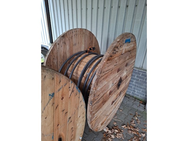 Ca. 47 meter grondkabel op 2x haspel - afbeelding 2 van  6