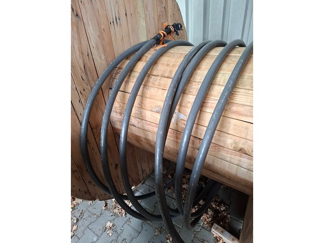 Ca. 47 meter grondkabel op 2x haspel - afbeelding 5 van  6