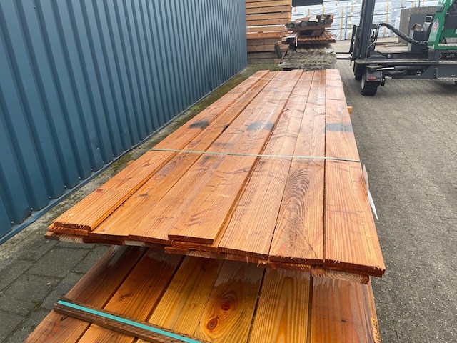 Ca. 47x douglas planken fijnbezaagd, 18x150mm, lengte 30/300cm, 17/400cm - afbeelding 1 van  3