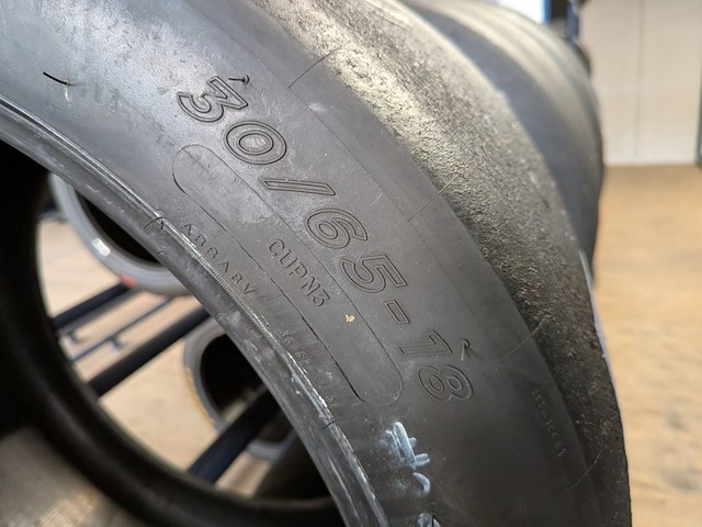 Ca. 47x raceband slicks t.b.v. porsche 992, michelin, hankook - afbeelding 9 van  43