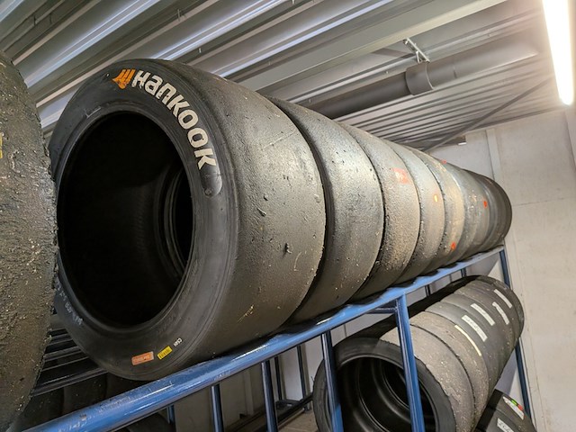 Ca. 47x raceband slicks t.b.v. porsche 992, michelin, hankook - afbeelding 20 van  43
