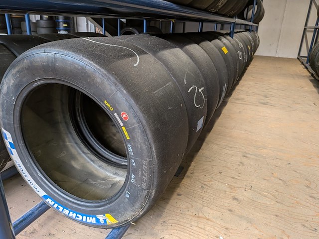 Ca. 47x raceband slicks t.b.v. porsche 992, michelin, hankook - afbeelding 23 van  43