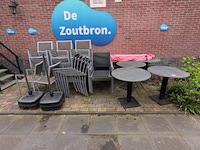 Ca. 47x terrasstoel met 5x tafel en 2x parasolvoet - afbeelding 1 van  15