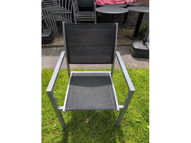 Ca. 47x terrasstoel met 5x tafel en 2x parasolvoet - afbeelding 14 van  15