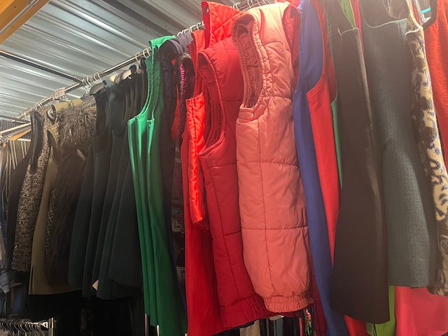 Ca. 47x vrouw, gilets en bodywarmers - afbeelding 1 van  4