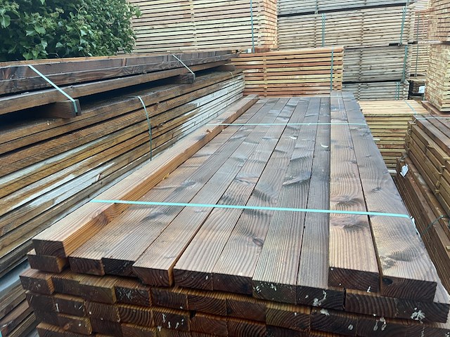 Ca. 48x douglas balken fijnbezaagd, 50x100mm, lengte 300cm - afbeelding 1 van  3