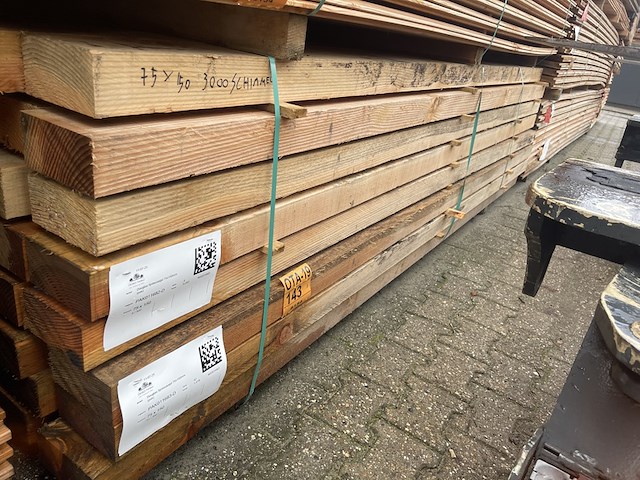 Ca. 48x douglas balken fijnbezaagd , 75x150mm, lengte 300cm - afbeelding 2 van  3
