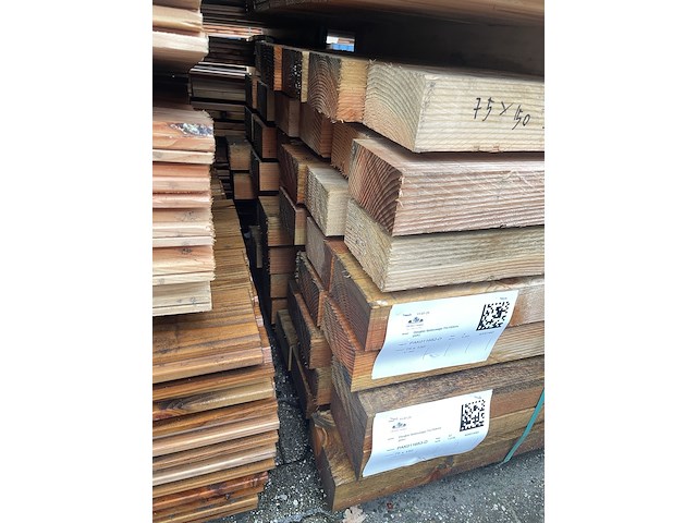 Ca. 48x douglas balken fijnbezaagd , 75x150mm, lengte 300cm - afbeelding 3 van  3