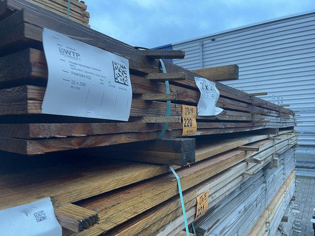 Ca. 48x douglas planken fijnbezaagd, 22x200mm, lengte 450cm - afbeelding 2 van  3