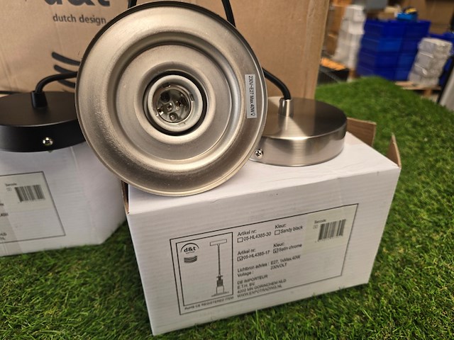 Ca. 48x dutch design hanglamp 24x zwart en 24x chrome d&t - afbeelding 10 van  12