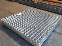 Ca. 48x gegalvaniseerde gaasmat, afmeting 180x180 cm, maaswijdte 10x10 cm, draaddikte 4 mm - afbeelding 2 van  4