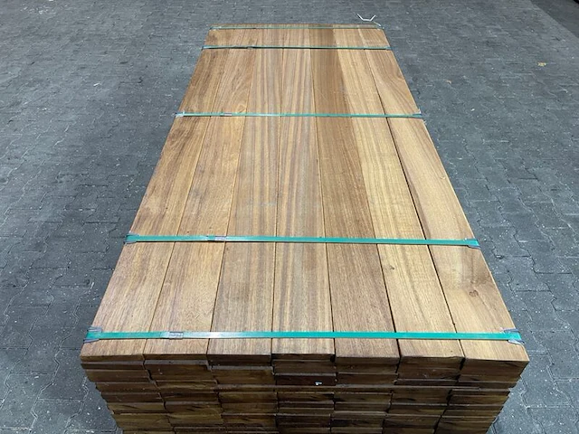 Ca. 49x guyana teak planken geschaafd, 25x140mm, lengte 185cm - afbeelding 1 van  4