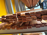 Ca. 49x meranti sponninglatten volhout onbehandeld, 15x36mm, lengte 580cm - afbeelding 2 van  3