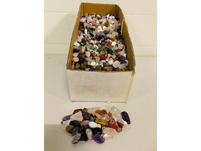 Ca. 5 kilo trommelstenen mix xs - afbeelding 1 van  5