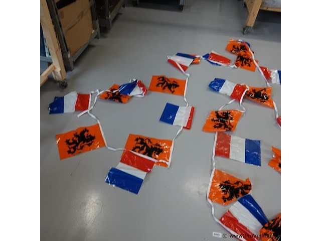 Ca. 5 meter vlaggetjes - afbeelding 2 van  3