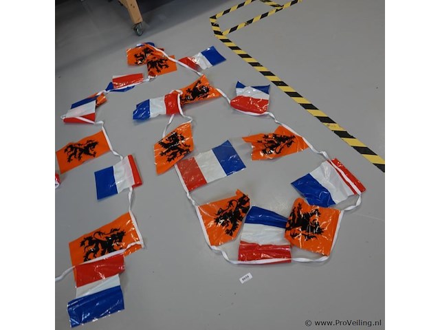 Ca. 5 meter vlaggetjes - afbeelding 3 van  3