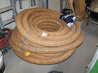 Ca 50 m drainageslang met diameter 78 mm op rol met enkele koppelstukken.