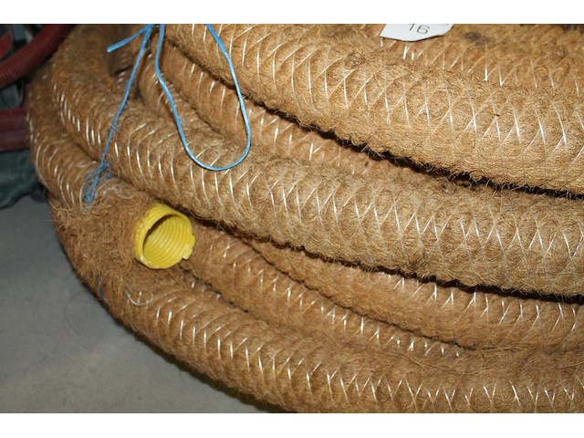 Ca 50 m drainageslang met diameter 78 mm op rol met enkele koppelstukken. - afbeelding 2 van  2