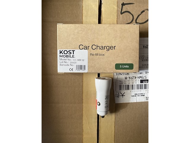 Ca. 500x auto-adapter, kost mobile, usb-a en usb-c - afbeelding 2 van  3