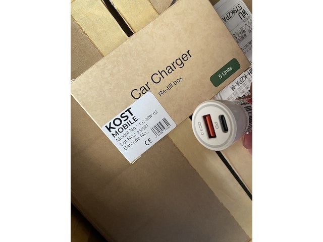 Ca. 500x auto-adapter, kost mobile, usb-a en usb-c - afbeelding 3 van  3