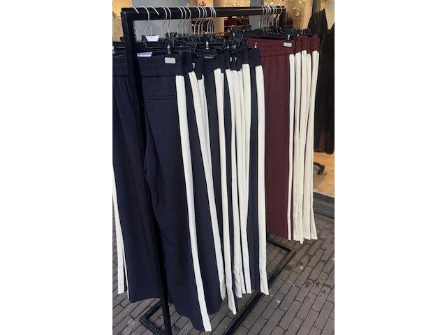 Ca. 500x broeken, met witte streep, rood/blauw - afbeelding 1 van  2
