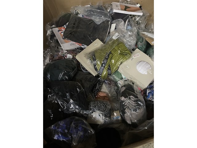 Ca. 500x dames-, heren- en kindermode, na-kd, jack&jones, ichi, raizzed etc. - afbeelding 5 van  5