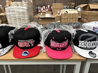 Ca. 500x diverse snapback petten - afbeelding 1 van  7