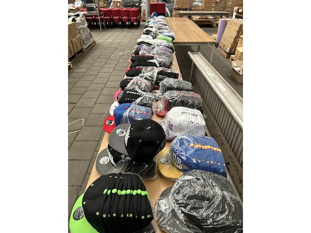 Ca. 500x diverse snapback petten - afbeelding 3 van  7