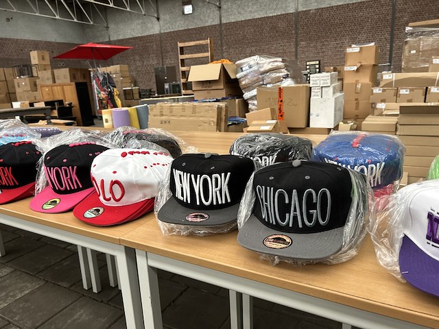 Ca. 500x diverse snapback petten - afbeelding 6 van  7