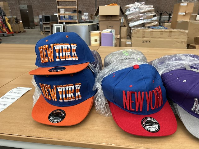 Ca. 500x diverse snapback petten - afbeelding 7 van  7